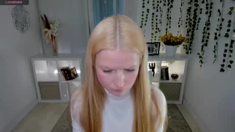 Snapshot of laly_peach chatting on March 2026 04:00:02 PM Laly online show from March 2026 04:00:02 PM