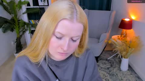 Snapshot of laly_peach chatting on March 2026 11:47:01 AM Laly online show from March 2026 11:47:01 AM
