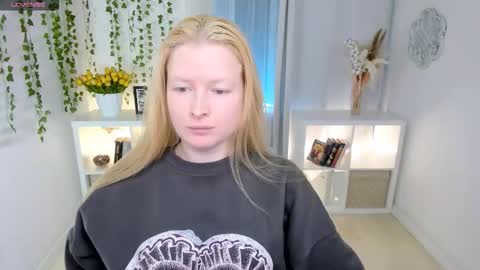 Snapshot of laly_peach chatting on March 2026 07:46:01 AM Laly online show from March 2026 07:46:01 AM