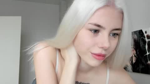 Erika online show from October 2025 08:44:01 AM