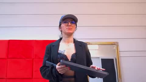 LanaBanner online show from October 2025 05:50:01 AM