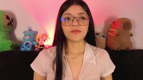 Snapshot of lana_dol chatting on April 2026 01:35:02 PM ... . . ... online show from April 2026 01:35:02 PM