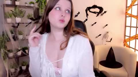 Lana online show from November 2025 02:10:01 AM