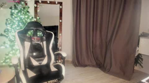 Lana online show from February 2025 07:31:02 PM