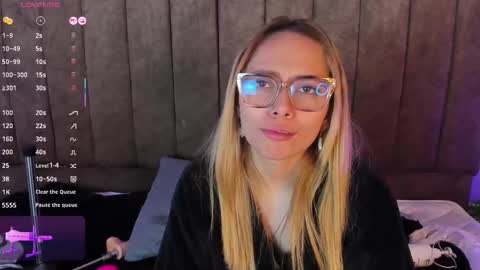 Lana online show from November 2025 03:43:02 PM