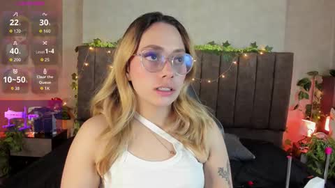 Snapshot of lanaamills chatting on March 2026 05:11:02 AM Lana online show from March 2026 05:11:02 AM