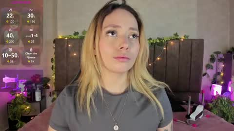 Snapshot of lanaamills chatting on April 2026 05:13:01 AM Lana online show from April 2026 05:13:01 AM