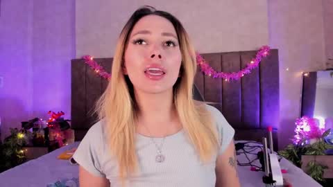 Snapshot of lanaamills chatting on May 2026 04:40:02 AM Lana online show from May 2026 04:40:02 AM