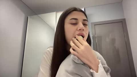 Snapshot of lanalandd chatting on November 2025 04:33:01 PM Lana online show from November 2025 04:33:01 PM