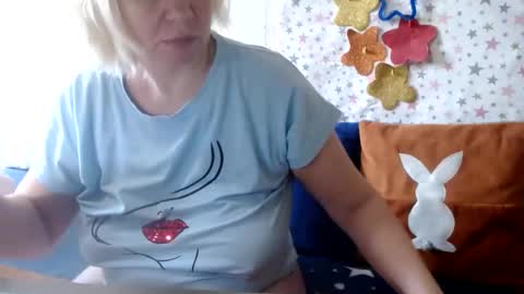 Snapshot of lanalovelyqueen chatting on June 2026 07:43:01 AM LovelyQueen online show from June 2026 07:43:01 AM