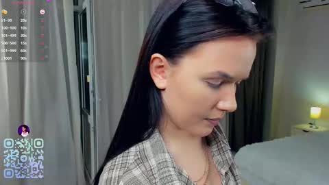 Emily - online show from December 2025 07:53:02 PM