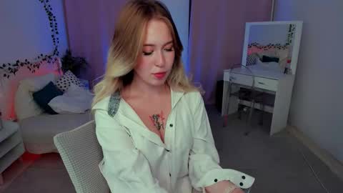 Lana online show from September 2025 10:20:02 PM