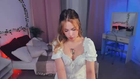 Lana online show from November 2025 09:48:01 PM