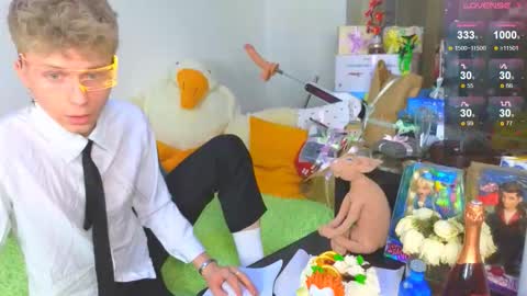 Snapshot of landel_boy chatting on February 2026 09:33:02 PM Lanny online show from February 2026 09:33:02 PM