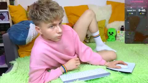 Snapshot of landel_boy chatting on March 2026 05:16:02 PM Lanny online show from March 2026 05:16:02 PM