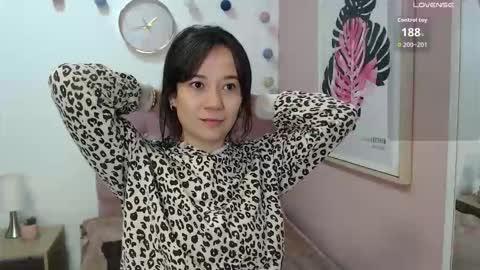 Lanna online show from October 2025 01:25:02 PM