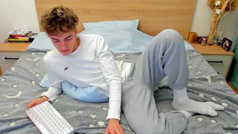 Snapshot of lanny_fandi chatting on December 2024 07:58:01 AM Fandi online show from December 2024 07:58:01 AM