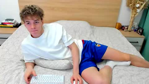 Snapshot of lanny_fandi chatting on December 2024 06:45:01 AM Fandi online show from December 2024 06:45:01 AM