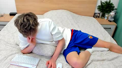 Snapshot of lanny_fandi chatting on December 2024 02:49:01 PM Fandi online show from December 2024 02:49:01 PM