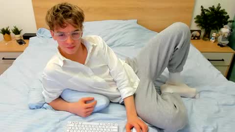 Snapshot of lanny_fandi chatting on December 2024 08:11:02 AM Fandi online show from December 2024 08:11:02 AM