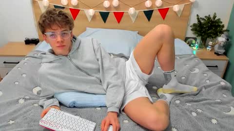 Snapshot of lanny_fandi chatting on December 2024 04:30:01 PM Fandi online show from December 2024 04:30:01 PM