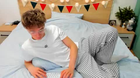 Snapshot of lanny_fandi chatting on January 2025 12:19:01 PM Fandi online show from January 2025 12:19:01 PM