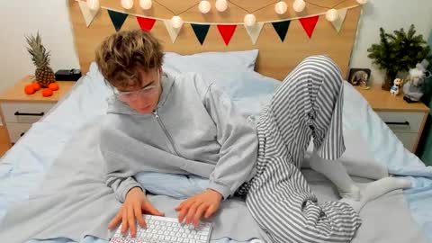 Snapshot of lanny_fandi chatting on January 2025 02:25:01 PM Fandi online show from January 2025 02:25:01 PM