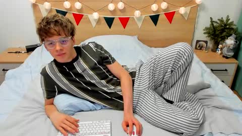 Snapshot of lanny_fandi chatting on January 2025 04:16:01 PM Fandi online show from January 2025 04:16:01 PM