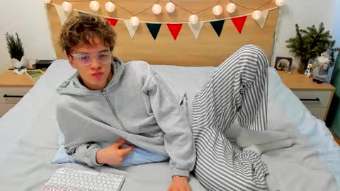 Snapshot of lanny_fandi chatting on January 2025 09:42:02 AM Fandi online show from January 2025 09:42:02 AM