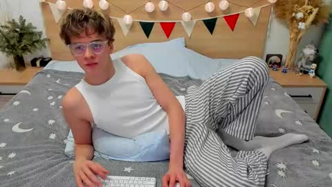 Snapshot of lanny_fandi chatting on January 2025 02:37:01 PM Fandi online show from January 2025 02:37:01 PM