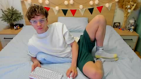 Snapshot of lanny_fandi chatting on January 2025 02:43:01 AM Fandi online show from January 2025 02:43:01 AM