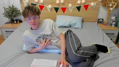 Snapshot of lanny_fandi chatting on January 2025 02:21:01 PM Fandi online show from January 2025 02:21:01 PM