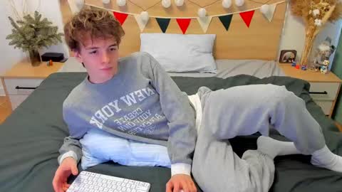 Snapshot of lanny_fandi chatting on February 2025 11:42:01 AM Fandi online show from February 2025 11:42:01 AM