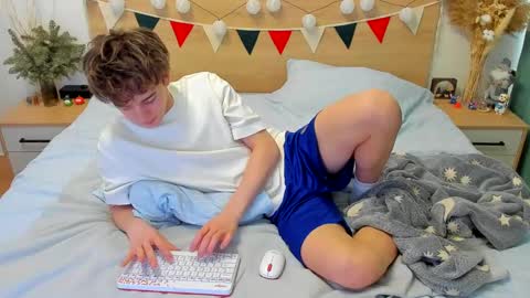 Snapshot of lanny_fandi chatting on February 2025 08:32:02 AM Fandi online show from February 2025 08:32:02 AM