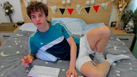 Snapshot of lanny_fandi chatting on February 2025 08:06:01 AM Fandi online show from February 2025 08:06:01 AM