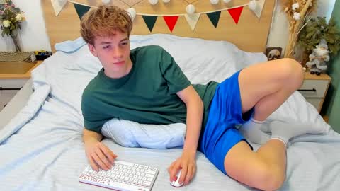 Snapshot of lanny_fandi chatting on February 2025 07:01:02 AM Fandi online show from February 2025 07:01:02 AM