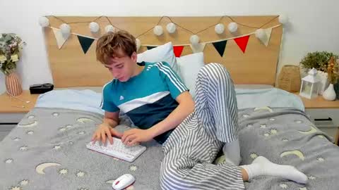 Snapshot of lanny_fandi chatting on March 2025 07:43:02 PM Fandi online show from March 2025 07:43:02 PM