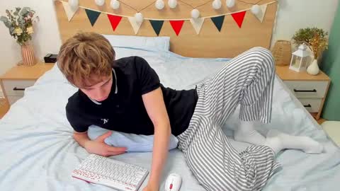 Snapshot of lanny_fandi chatting on March 2025 04:18:01 PM Fandi online show from March 2025 04:18:01 PM