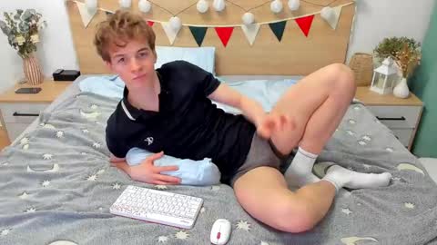 Snapshot of lanny_fandi chatting on March 2025 07:25:01 PM Fandi online show from March 2025 07:25:01 PM