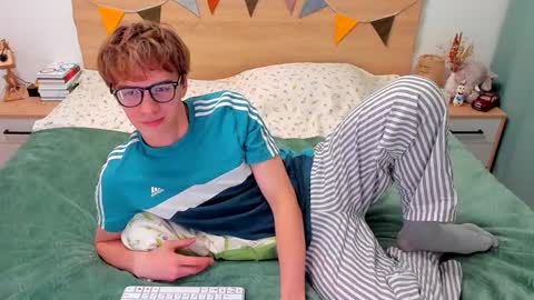 Snapshot of lanny_fandi chatting on September 2025 04:18:02 PM Fandi online show from September 2025 04:18:02 PM