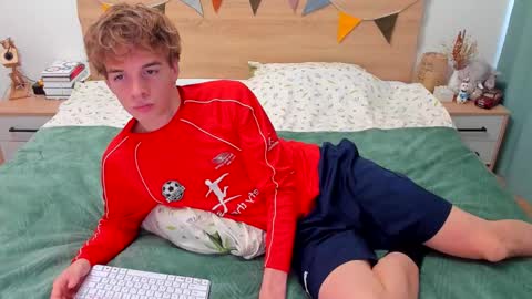 Snapshot of lanny_fandi chatting on September 2025 08:04:02 AM Fandi online show from September 2025 08:04:02 AM