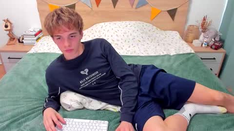 Snapshot of lanny_fandi chatting on September 2025 12:40:02 PM Fandi online show from September 2025 12:40:02 PM