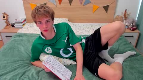 Snapshot of lanny_fandi chatting on September 2025 08:40:01 AM Fandi online show from September 2025 08:40:01 AM