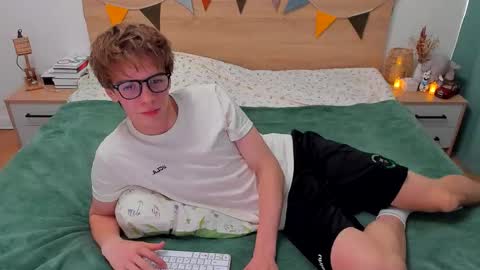 Snapshot of lanny_fandi chatting on September 2025 06:40:02 AM Fandi online show from September 2025 06:40:02 AM