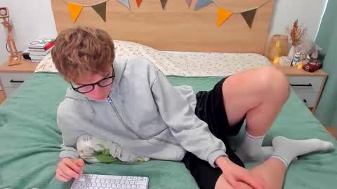 Snapshot of lanny_fandi chatting on October 2025 07:27:01 AM Fandi online show from October 2025 07:27:01 AM