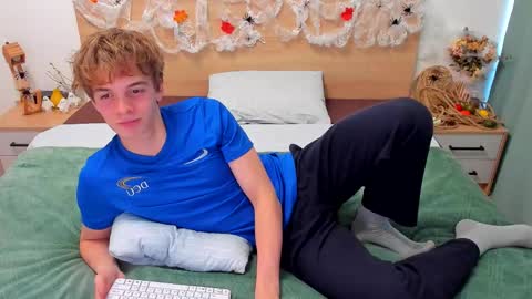 Snapshot of lanny_fandi chatting on October 2025 09:41:02 AM Fandi online show from October 2025 09:41:02 AM