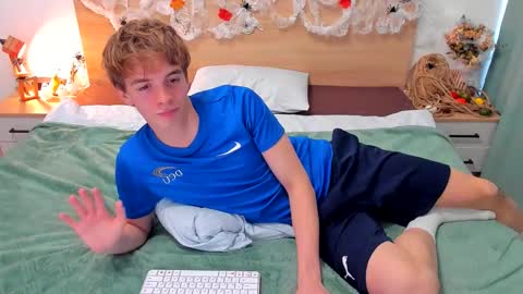 Snapshot of lanny_fandi chatting on October 2025 08:35:01 AM Fandi online show from October 2025 08:35:01 AM