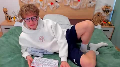 Snapshot of lanny_fandi chatting on October 2025 09:43:01 AM Fandi online show from October 2025 09:43:01 AM