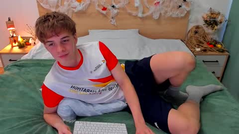 Snapshot of lanny_fandi chatting on October 2025 09:57:02 AM Fandi online show from October 2025 09:57:02 AM