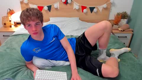 Snapshot of lanny_fandi chatting on November 2025 07:09:01 AM Fandi online show from November 2025 07:09:01 AM